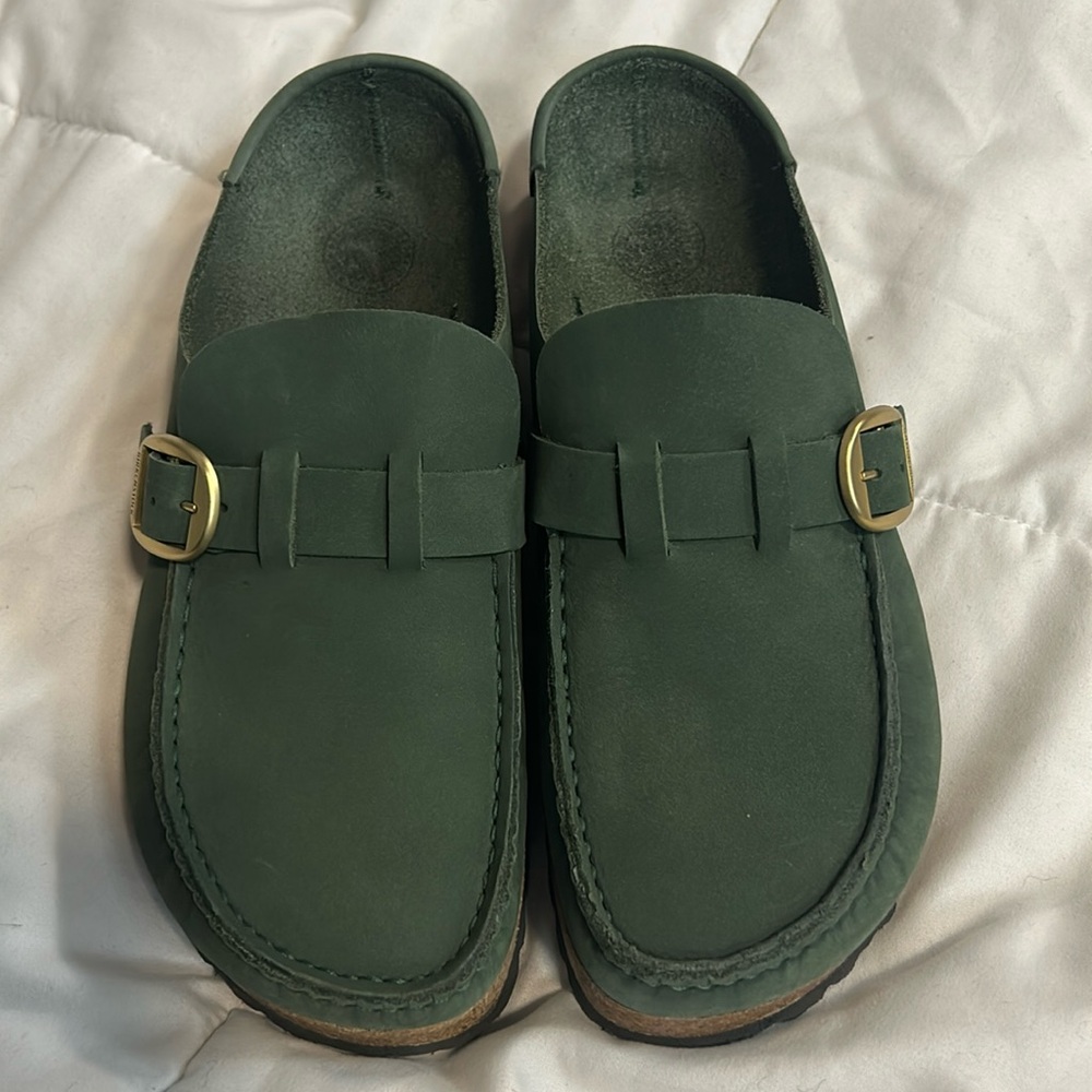 Ladies Birkenstock Buckley clog. Green. Size 40.